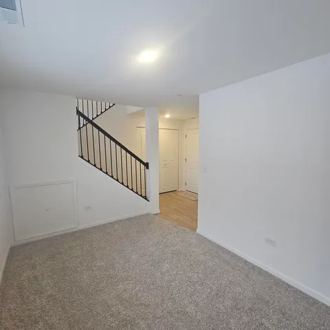 $3,200 | 233 Settlers Place, West Dundee, IL 60118