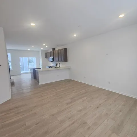 $3,200 | 233 Settlers Place, West Dundee, IL 60118