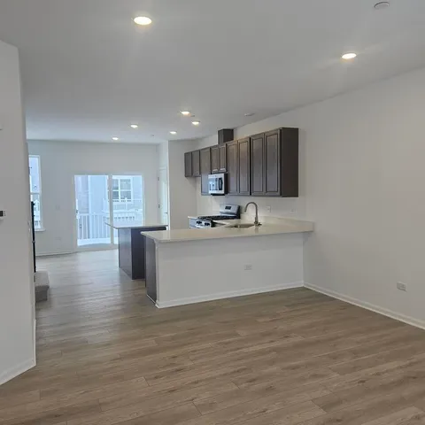 $3,200 | 233 Settlers Place, West Dundee, IL 60118