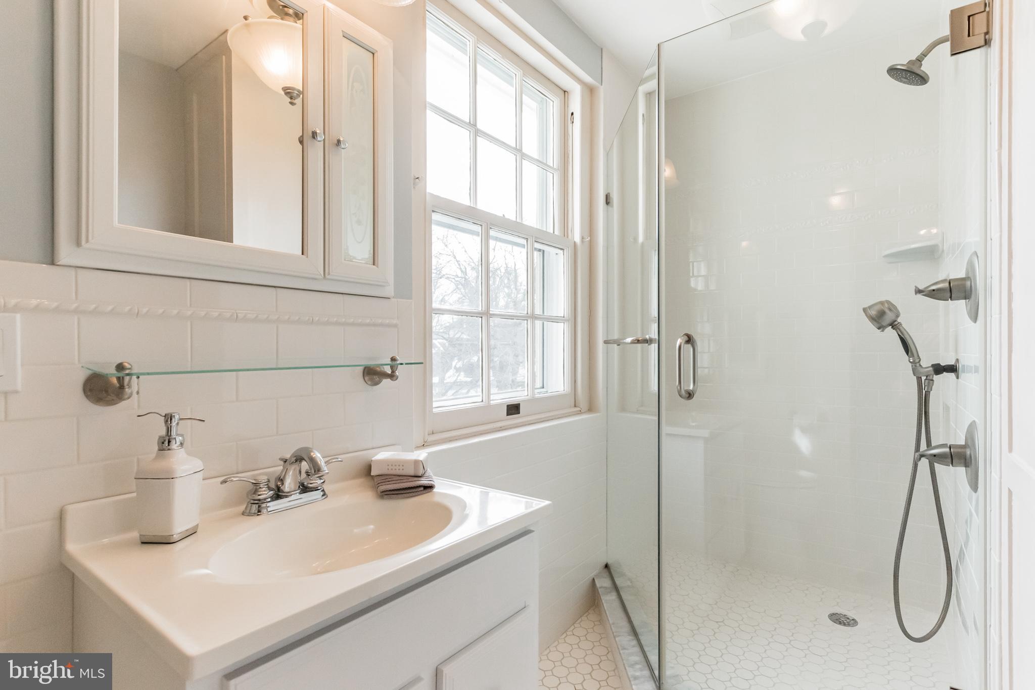 300 South Waterloo Road Devon, PA 19333 - Photo 30 of 43 2nd Floor Bath