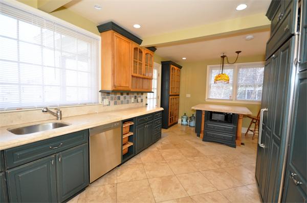 311 Clinton Road Brookline, MA 02445 - Photo 8 of 30