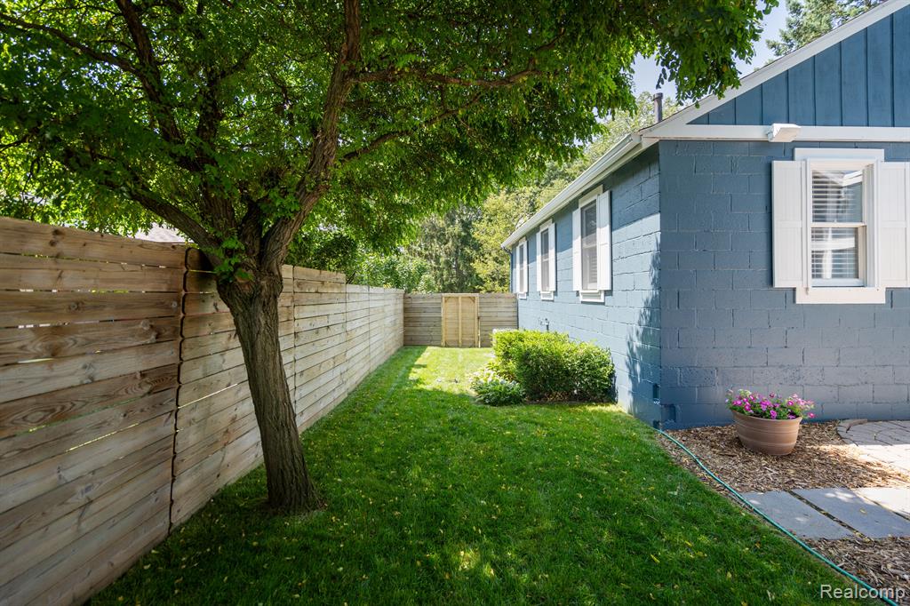212 North Alice Avenue Rochester, MI 48307 - Photo 4 of 28