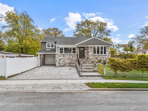 $6,800 | 44 Bruce Lane, Westbury, NY 11590