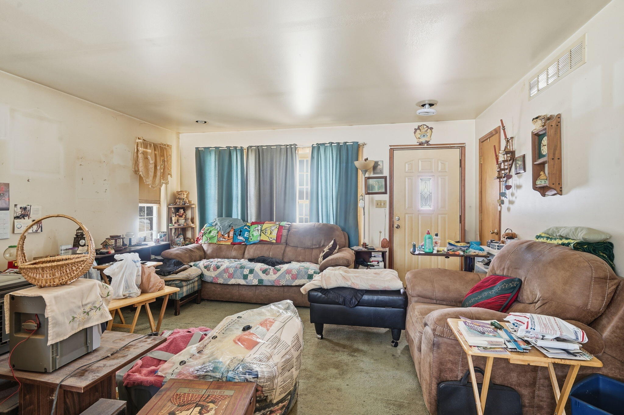 1549 Hayden Road Attica, MI 48412 - Photo 6 of 21 Living Room