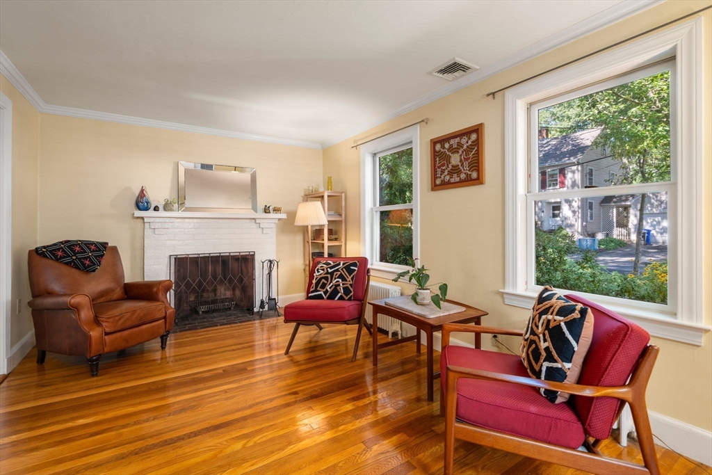 9 Sherrin Road Chestnut Hill, MA 02467 - Photo 4 of 26