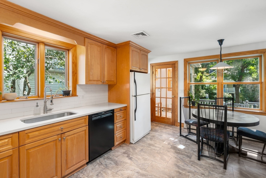 9 Sherrin Road Chestnut Hill, MA 02467 - Photo 5 of 26