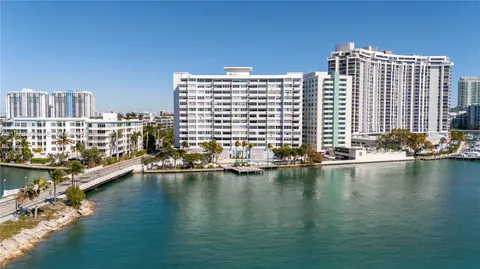 $689,000 | 3 Island Avenue, Unit 8L, Miami Beach, FL 33139