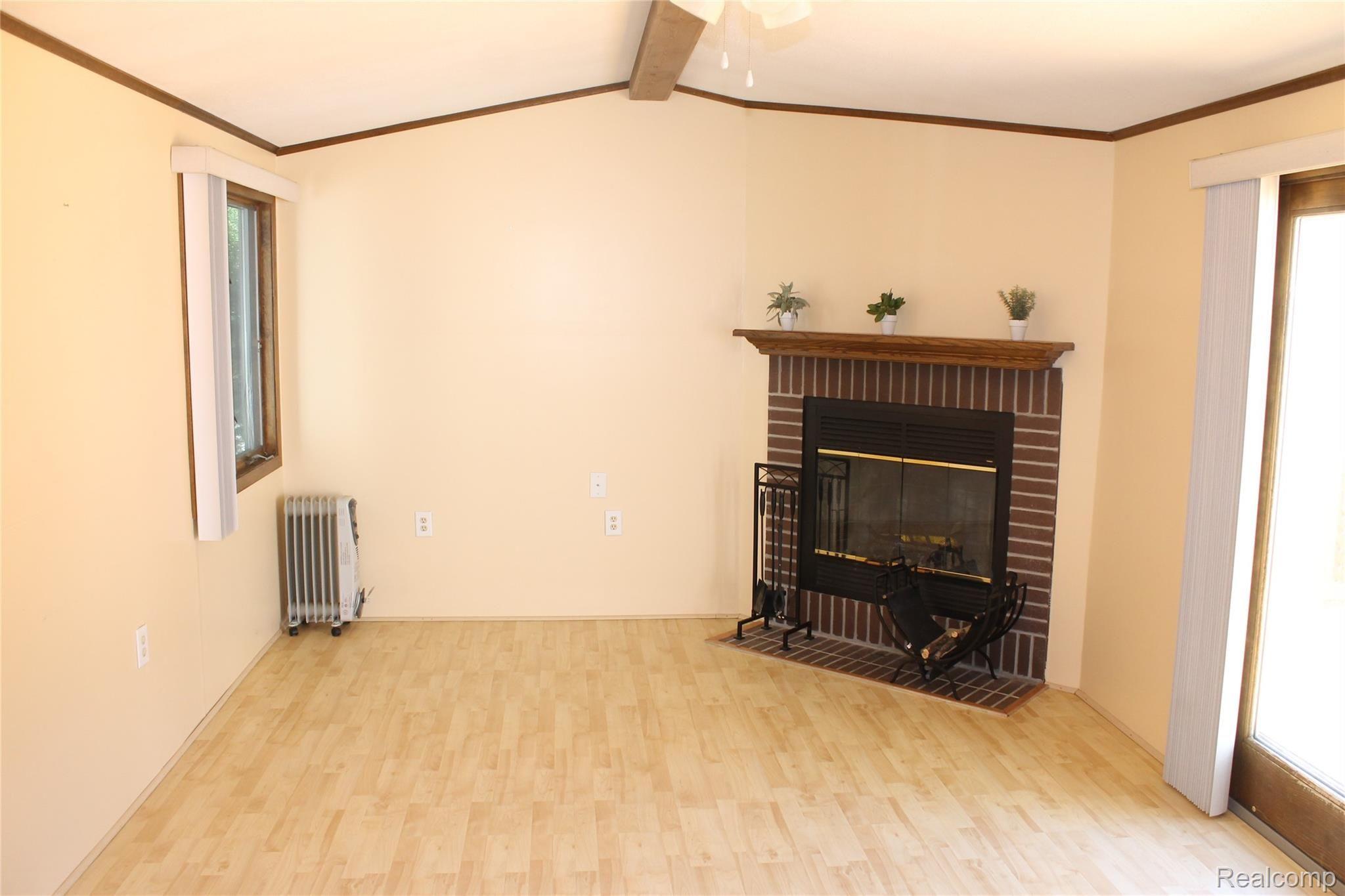 362 Dover Road Waterford, MI 48328 - Photo 12 of 26 family dining .JPG