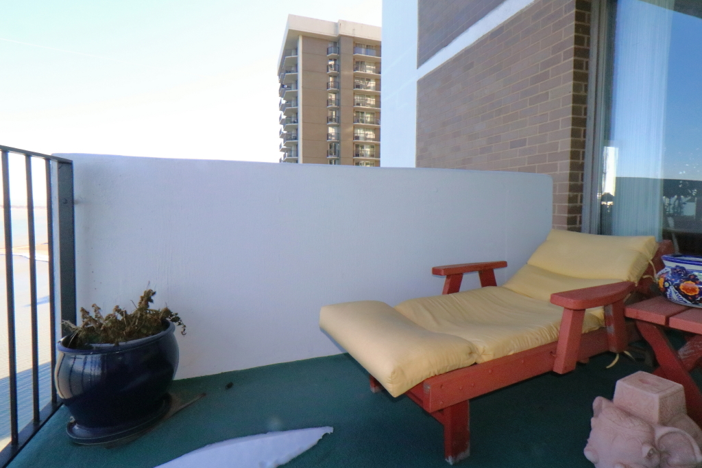 6033 North Sheridan Road, Unit 30A Chicago, IL 60660 - Photo 17 of 50 a workspace with furniture and window