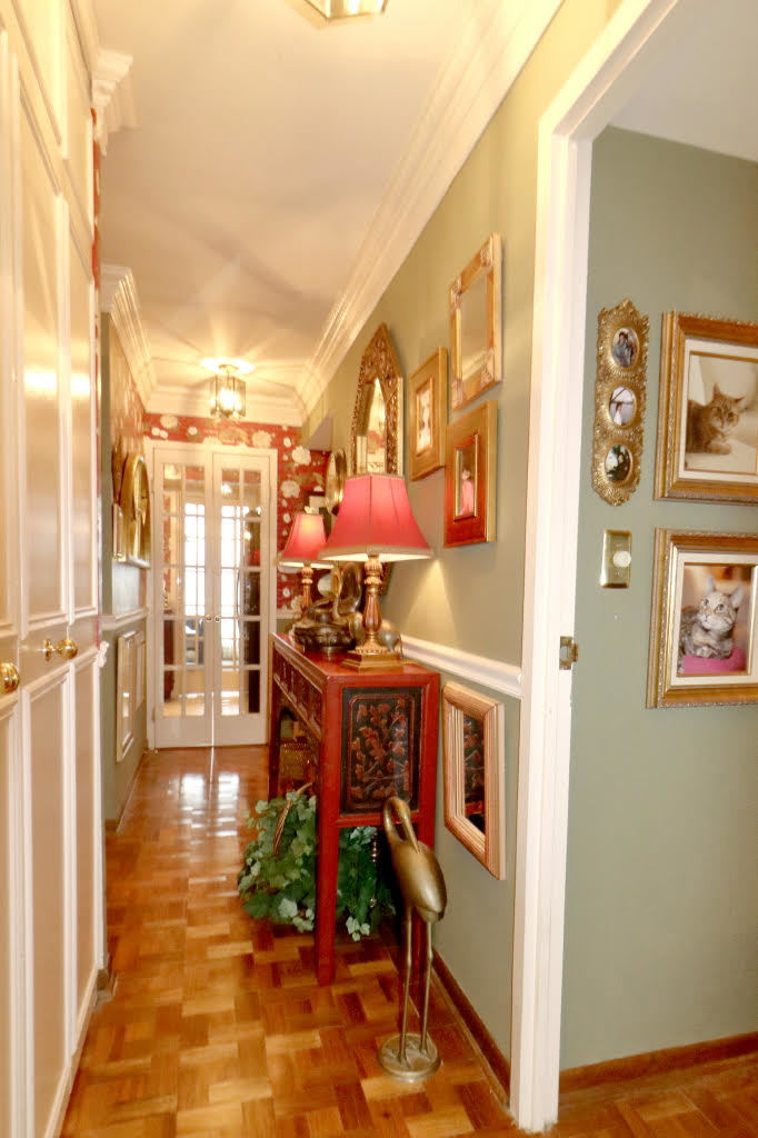 6033 North Sheridan Road, Unit 30A Chicago, IL 60660 - Photo 9 of 50 a view of a room with lots of wooden furniture