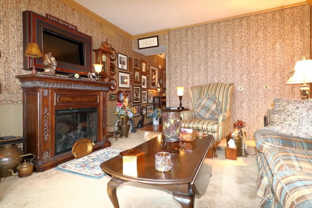 6033 North Sheridan Road, Unit 30A Chicago, IL 60660 - Photo 10 of 50 a living room with furniture a flat screen tv and a fireplace