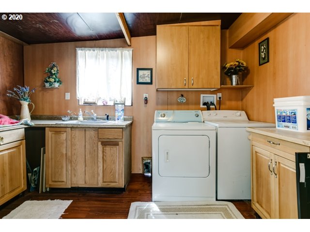 37883 Row River Road Dorena, OR 97434 - Photo 22 of 31