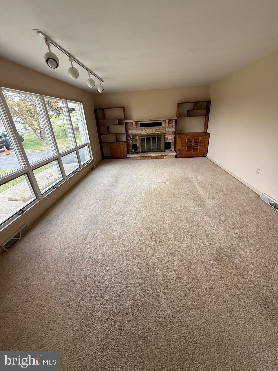 20775 Beaver Creek Road Boonsboro, MD 21713 - Photo 3 of 24 Living room
