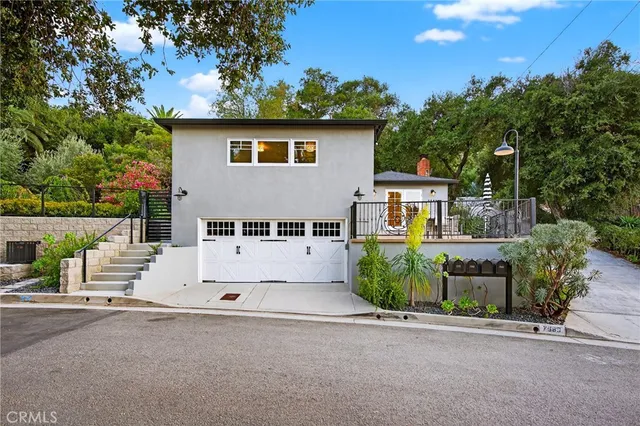 front view of house with a yard