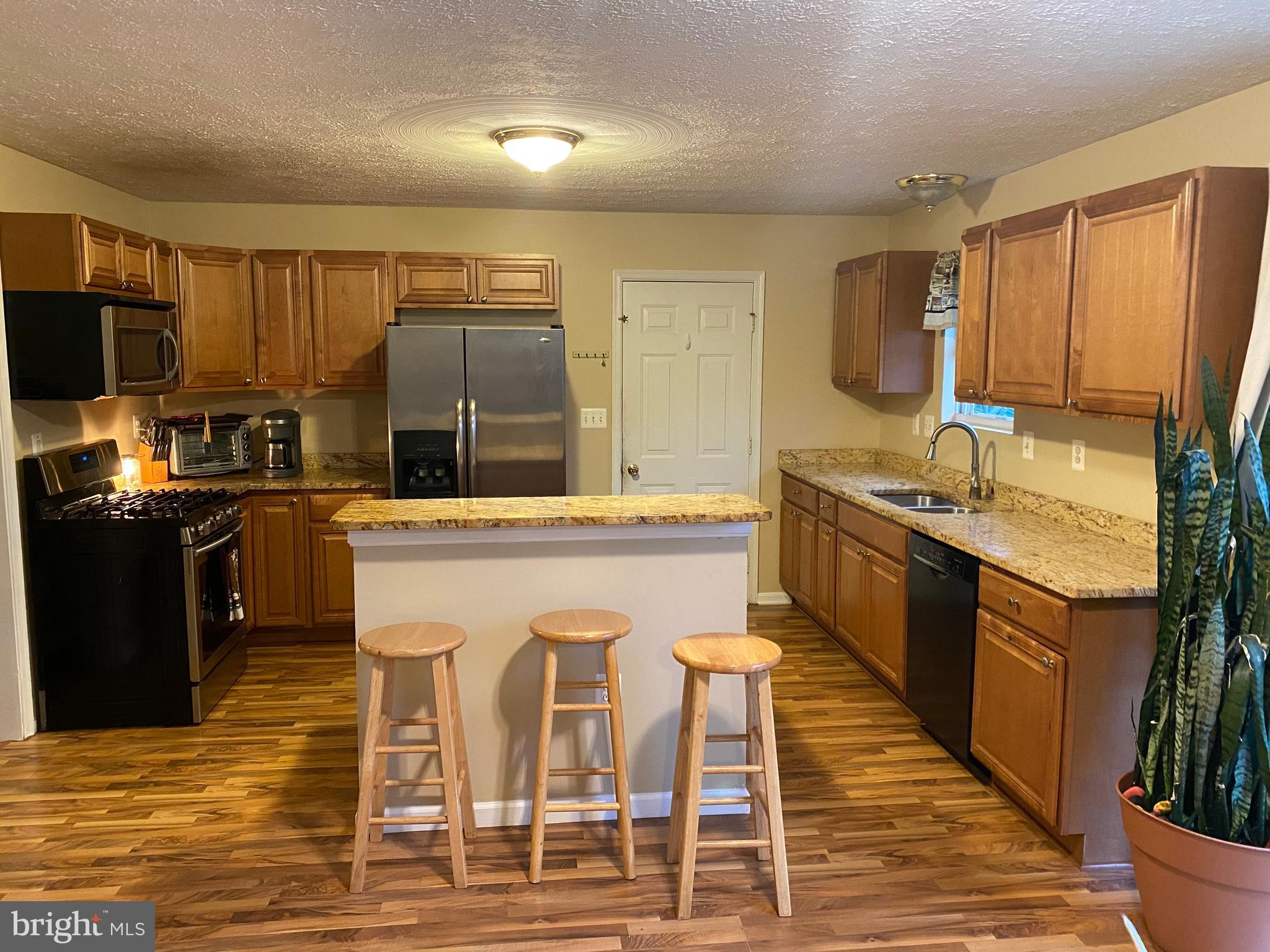 304 Goldenrod Road Winchester, VA 22602 - Photo 8 of 26 Maple Cabinets and Granite Counter Tops