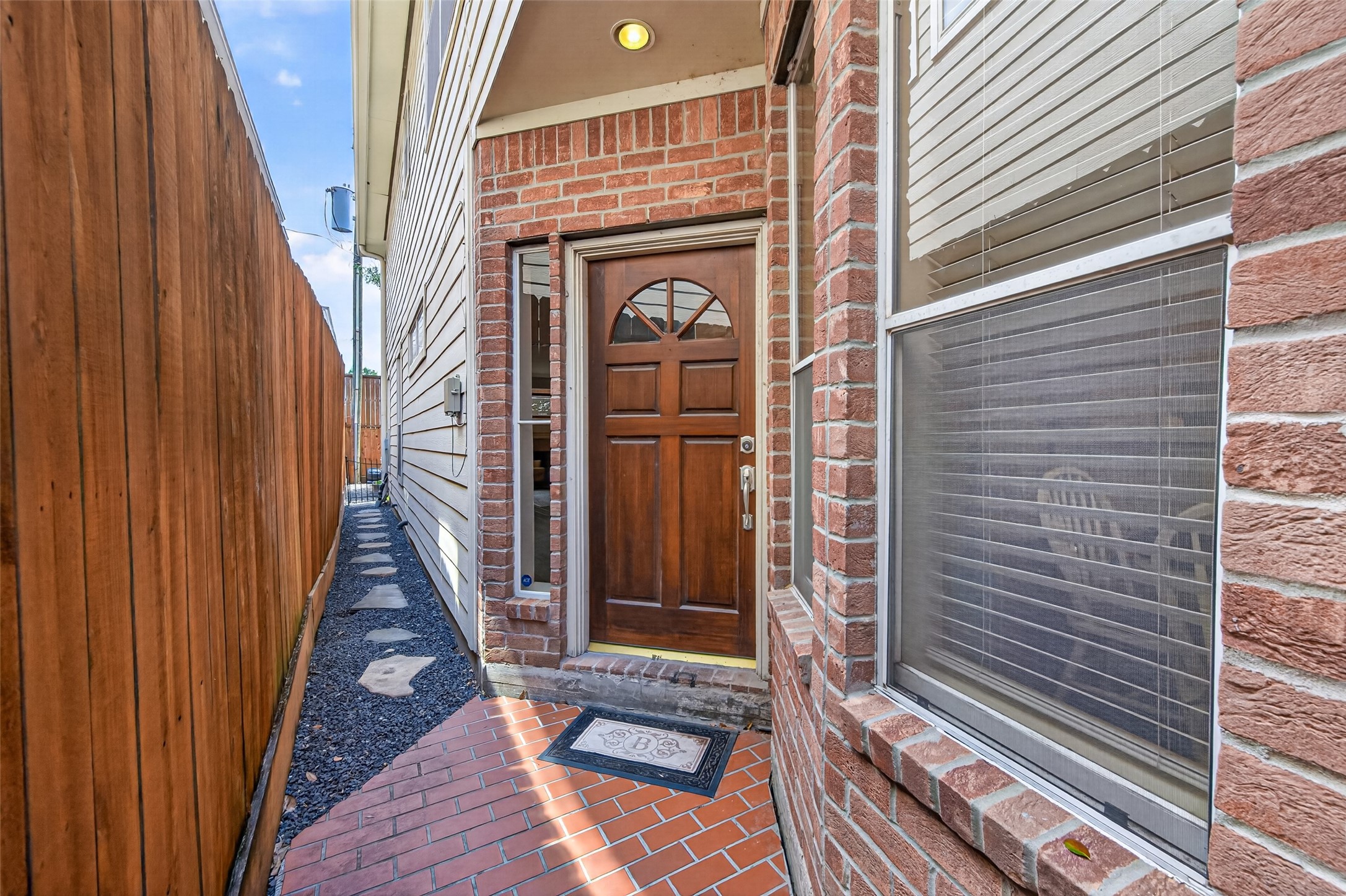 5011 Inker Street Houston, TX 77007 - Photo 4 of 23 Gated side entrance with tall privacy wood fence.
