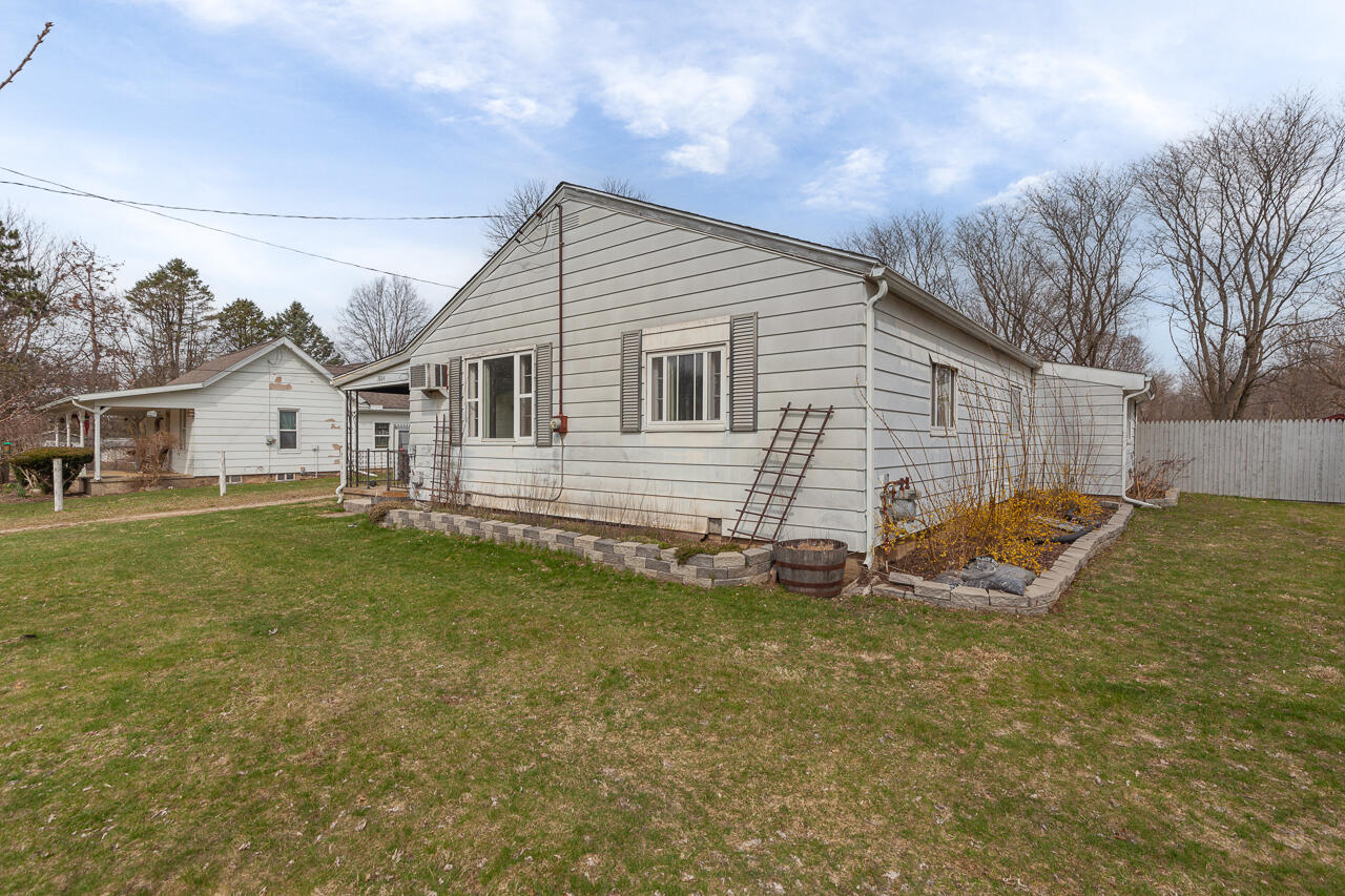 3804 Seymour Road Jackson, MI 49201 - Photo 3 of 44 3804 Seymour Rd - 1020