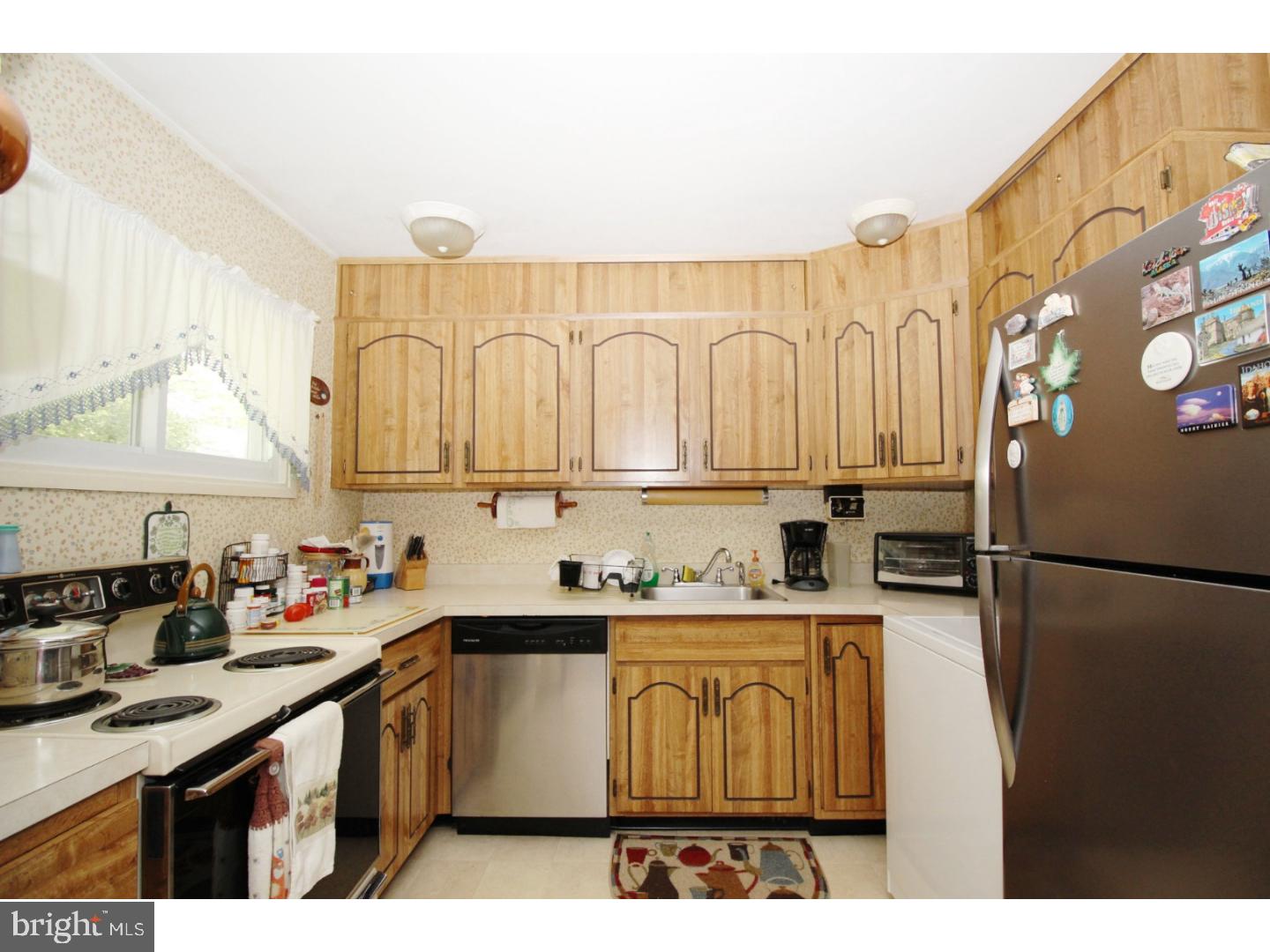 93 Cobalt Cross Road Levittown, PA 19057 - Photo 8 of 16 Gallery Image 8