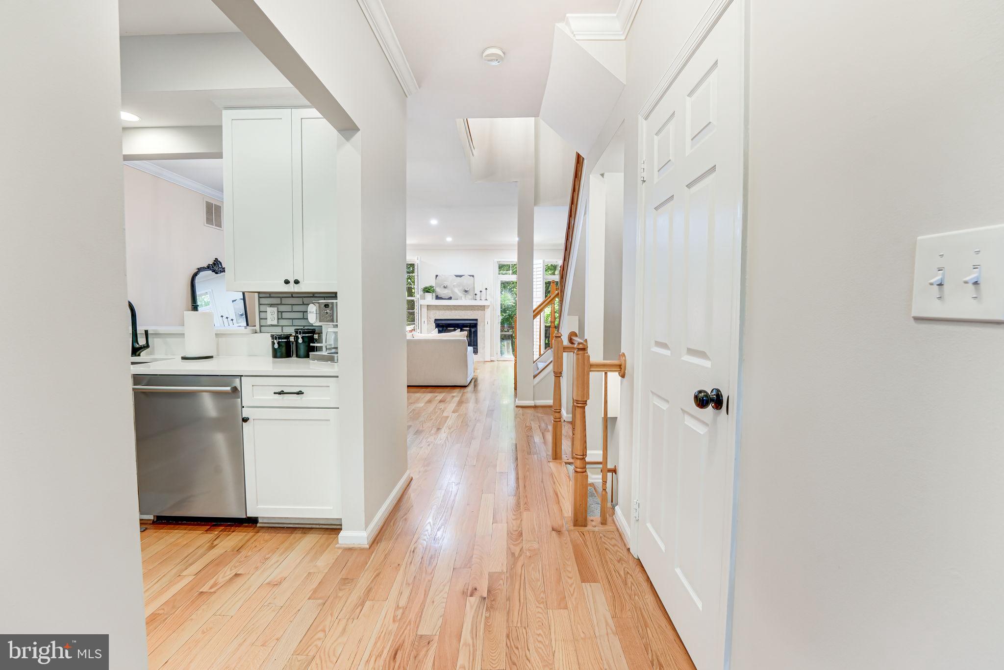 11270 Fairwind Way Reston, VA 20190 - Photo 4 of 42