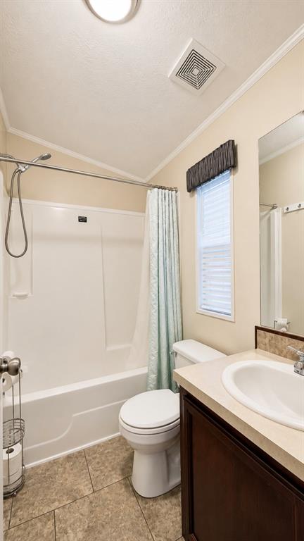 741 Waterfront Row Quitman, TX 75783 - Photo 8 of 40 a bathroom with a sink a toilet and a bathtub