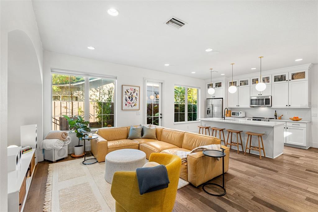 1732 Ridgewood Avenue, Unit S Maitland, FL 32751 - Photo 4 of 31 a living room with furniture and a table