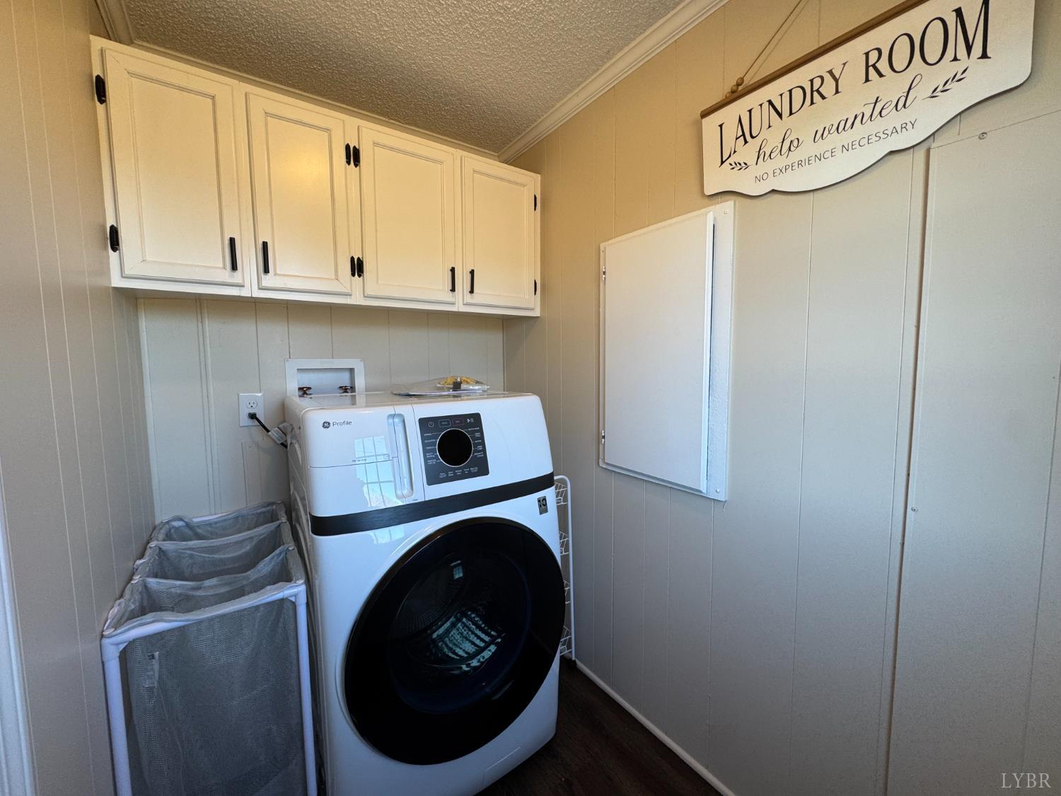 5532 Watt Abbitt Road Appomattox, VA 24522 - Photo 24 of 26 a utility room with dryer and washer