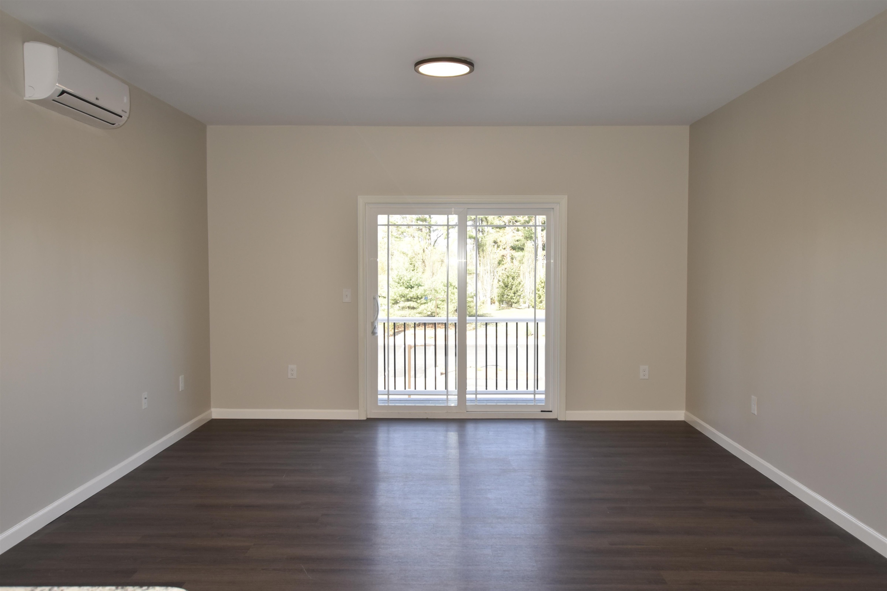 217 Rockingham Road, Unit 304 Londonderry, NH 03053 - Photo 5 of 14