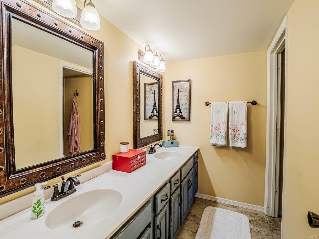 970 North Spoede Road, Unit 46 St. Louis, MO 63146 - Photo 14 of 16