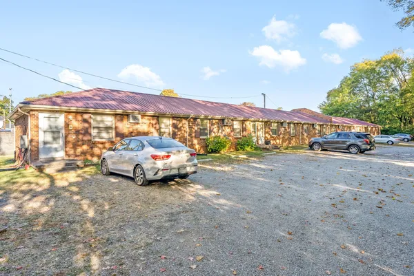 $825 | 1221 Madison Street, Unit 2, Clarksville, TN 37040