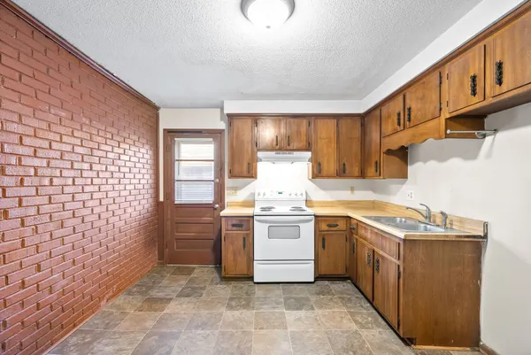 $825 | 1221 Madison Street, Unit 2, Clarksville, TN 37040