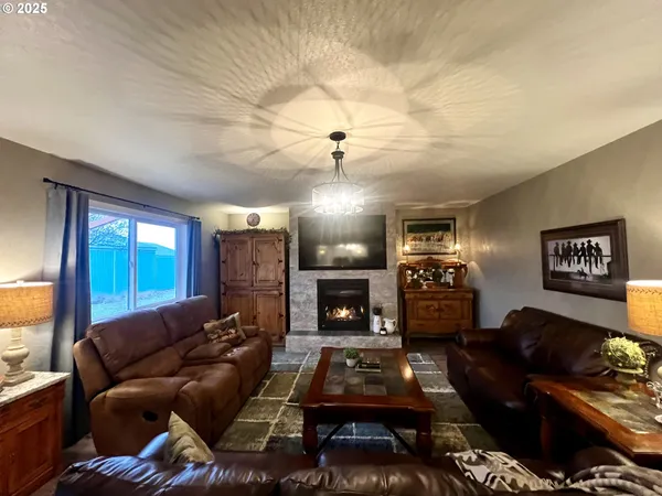 $1,150,000 | 71176 Tutuilla Road, Pendleton, OR 97801