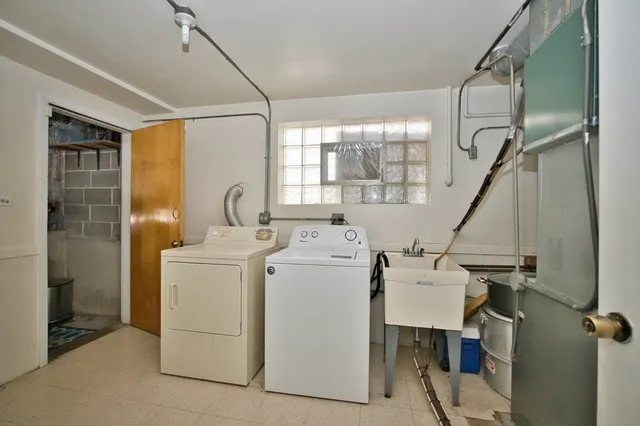 a view of washer and dryer with an empty room