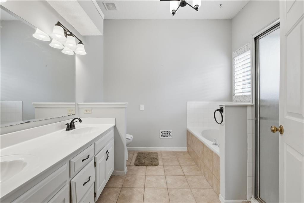 15358 Riley Street Overland Park, KS 66223 - Photo 18 of 47