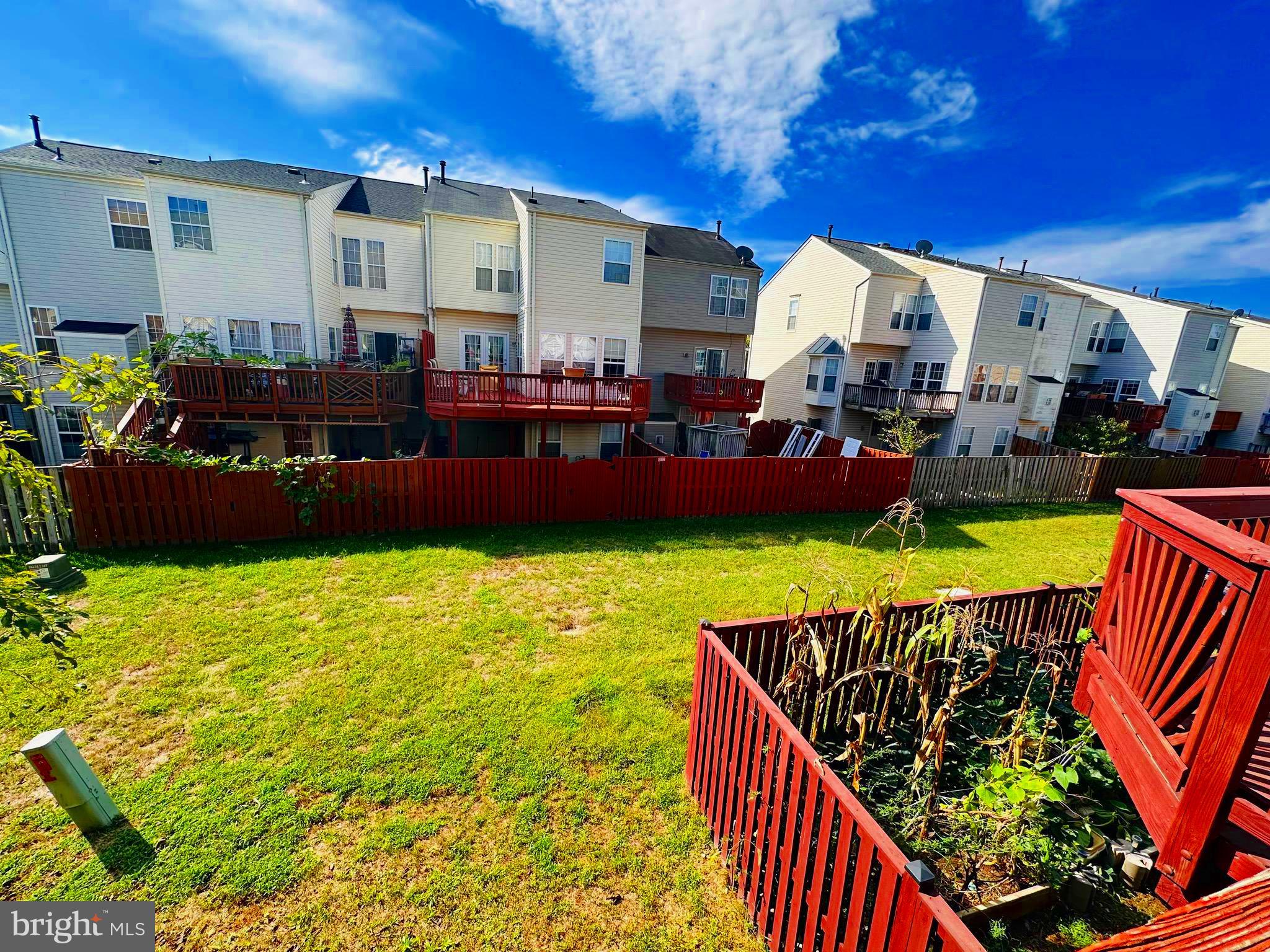 43005 Beachall Street Chantilly, VA 20152 - Photo 28 of 28 a view of an chairs and tables in the patio