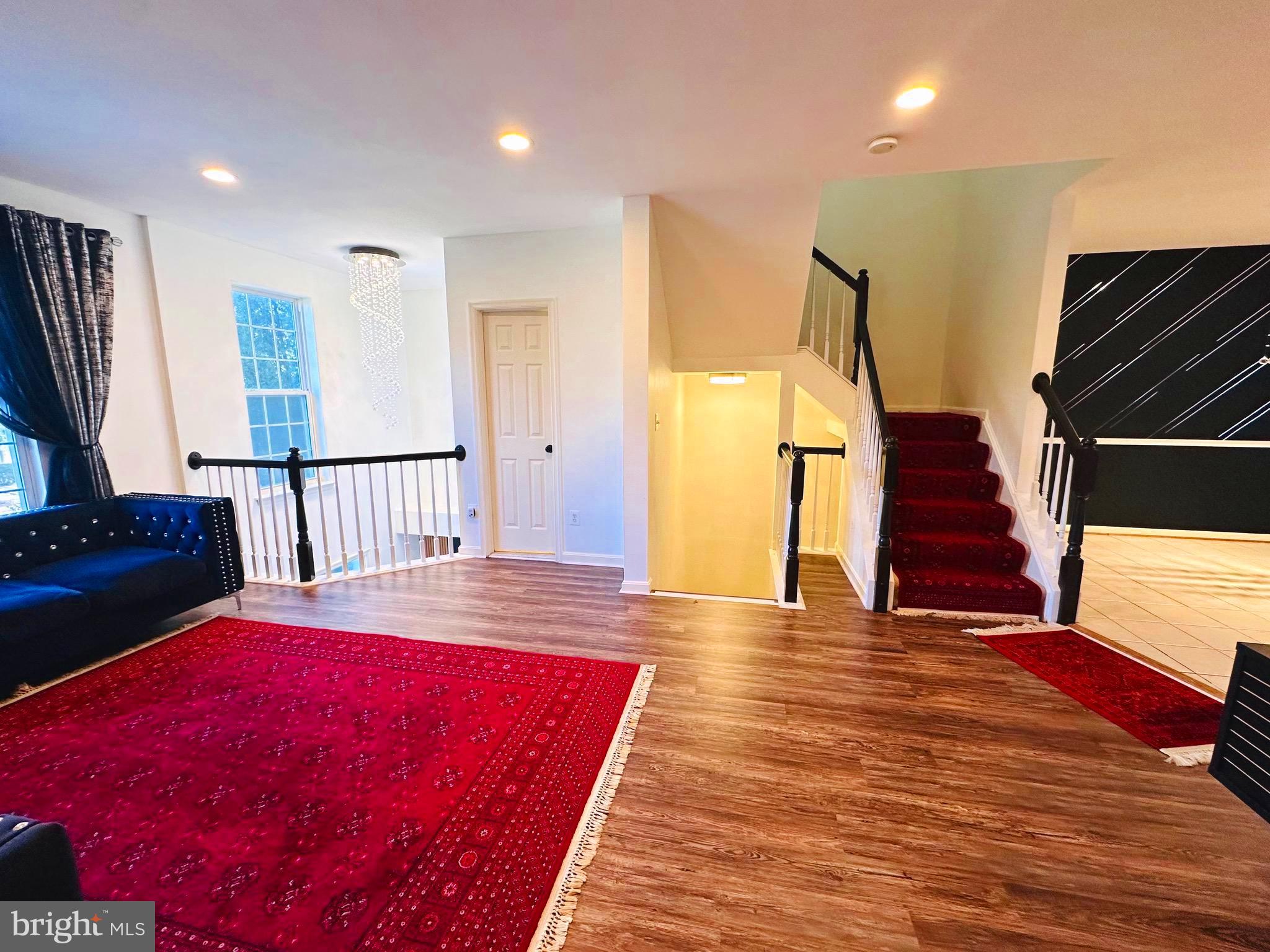 43005 Beachall Street Chantilly, VA 20152 - Photo 4 of 28 a view of a living room