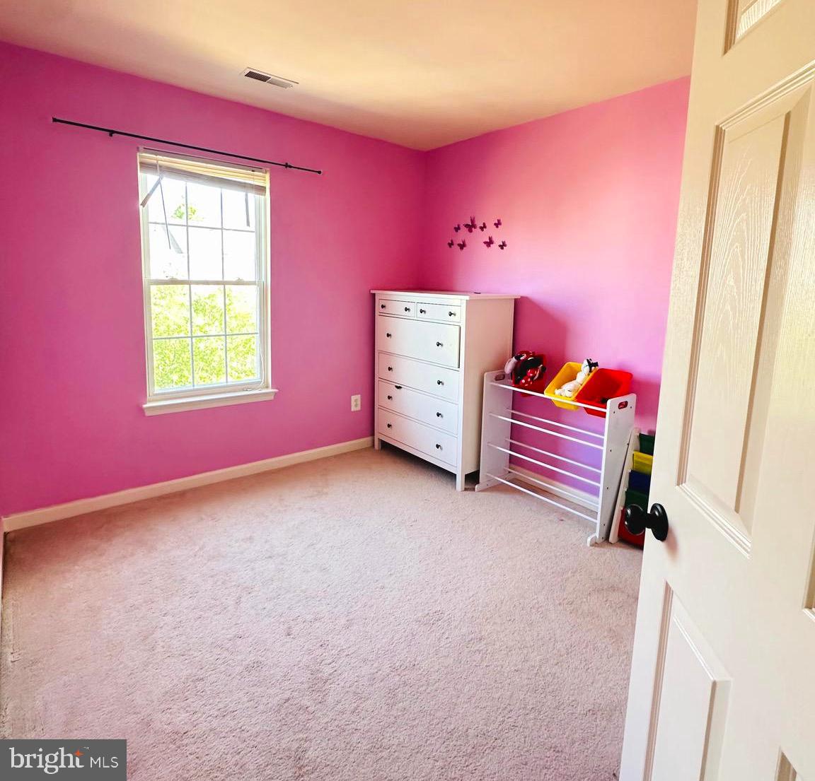 43005 Beachall Street Chantilly, VA 20152 - Photo 9 of 28 a view of livingroom with furniture