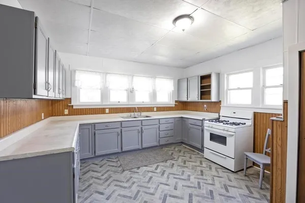 $55,000 | 212 South Holbrook Street, Fort Scott, KS 66701