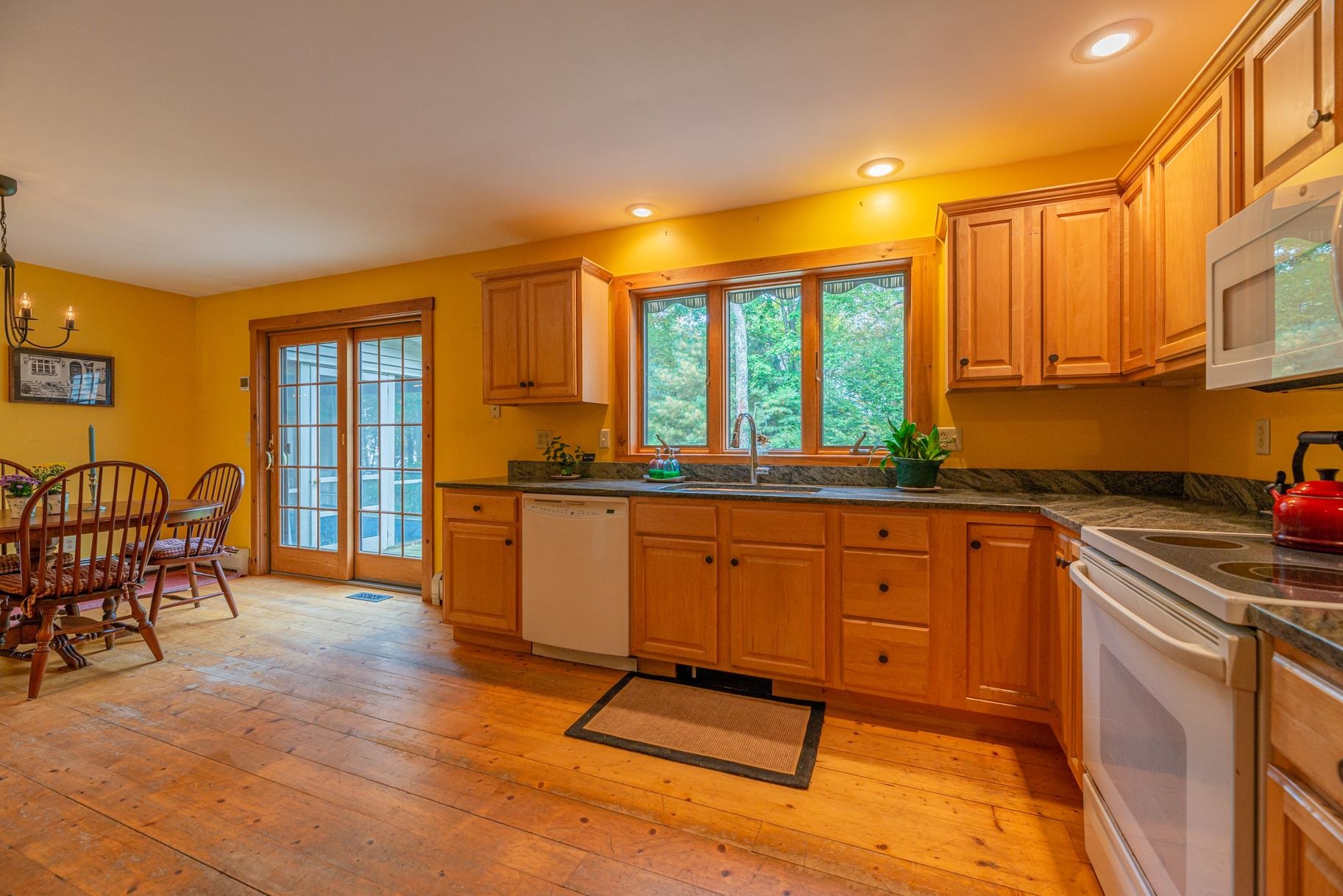 94 Mending Walls Road Manchester, VT 05255 - Photo 7 of 24 Gallery Image 7