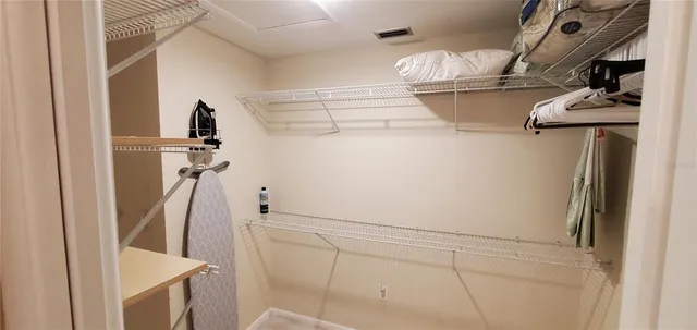 $2,000 | 6110 Country Club Way, Unit 201, Sarasota, FL 34243