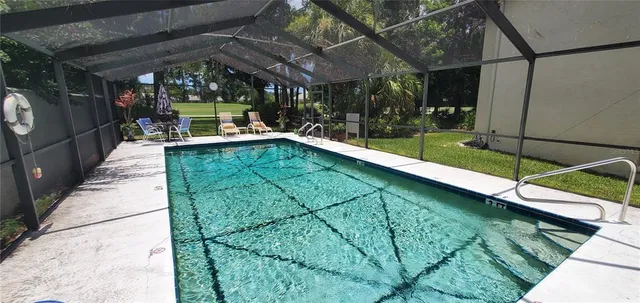 $2,000 | 6110 Country Club Way, Unit 201, Sarasota, FL 34243