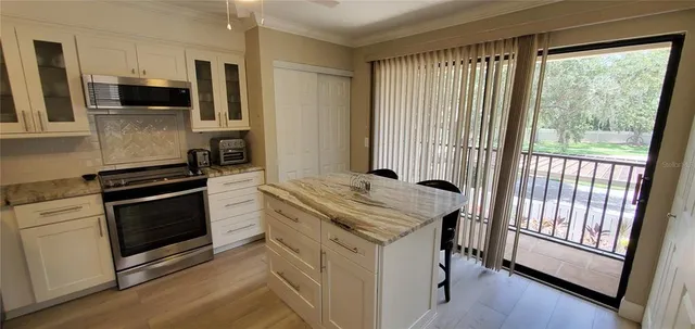 $2,000 | 6110 Country Club Way, Unit 201, Sarasota, FL 34243