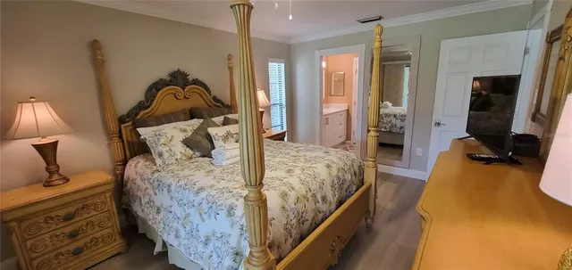 $2,000 | 6110 Country Club Way, Unit 201, Sarasota, FL 34243