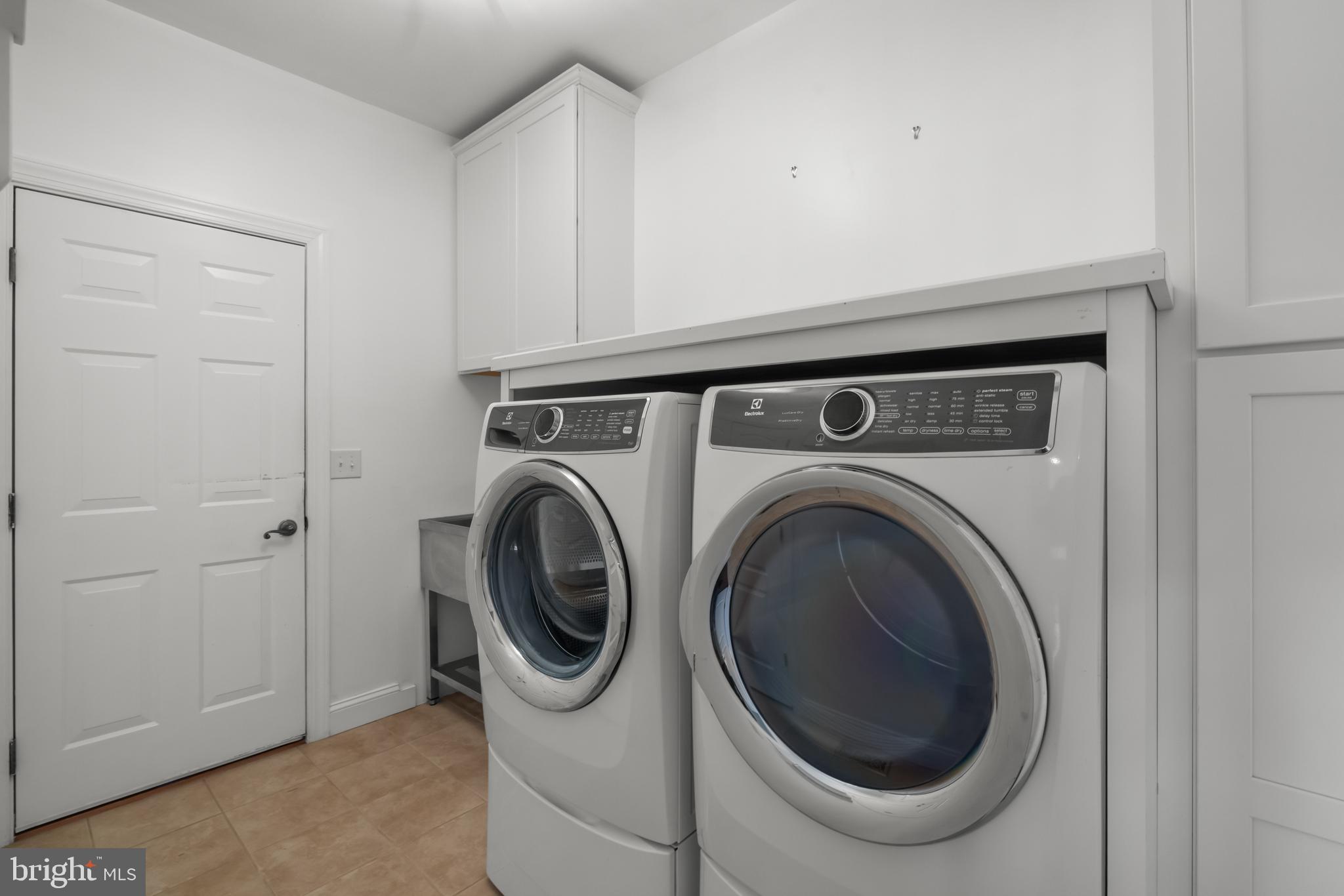 240 Glendobbin Road Winchester, VA 22603 - Photo 24 of 58 Laundry room off Kitchen - entrance to garage