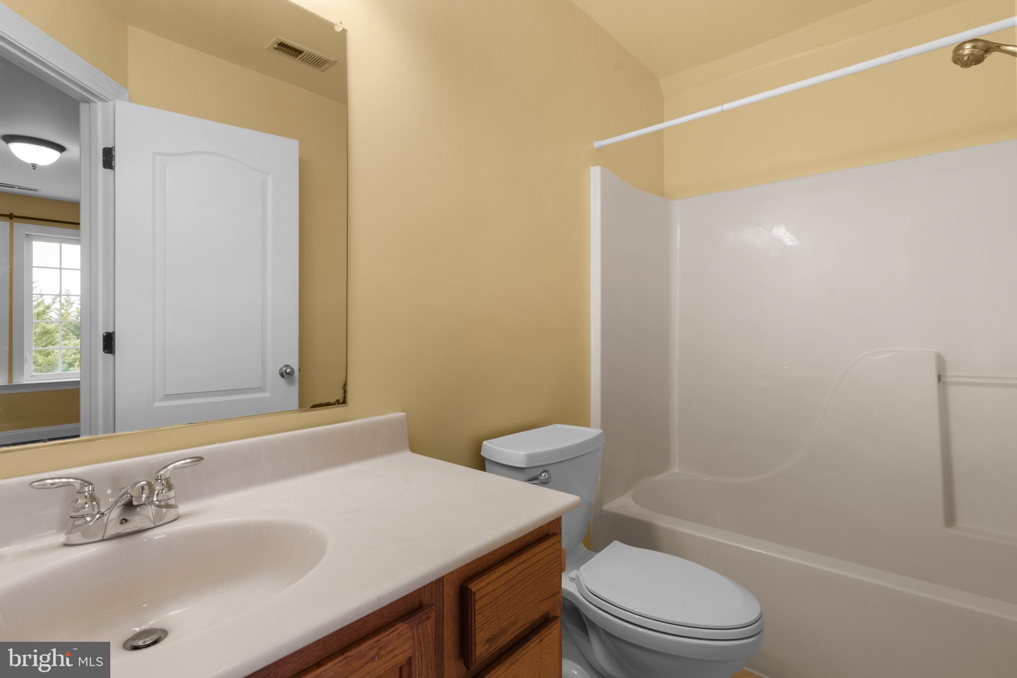 240 Glendobbin Road Winchester, VA 22603 - Photo 35 of 58 Full bath - upstairs