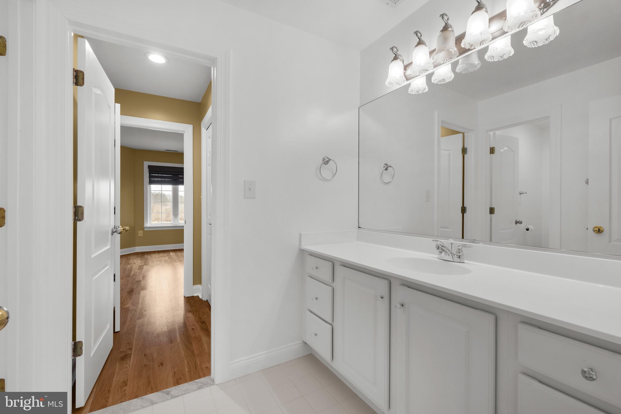 240 Glendobbin Road Winchester, VA 22603 - Photo 42 of 58 Full bath - upstairs