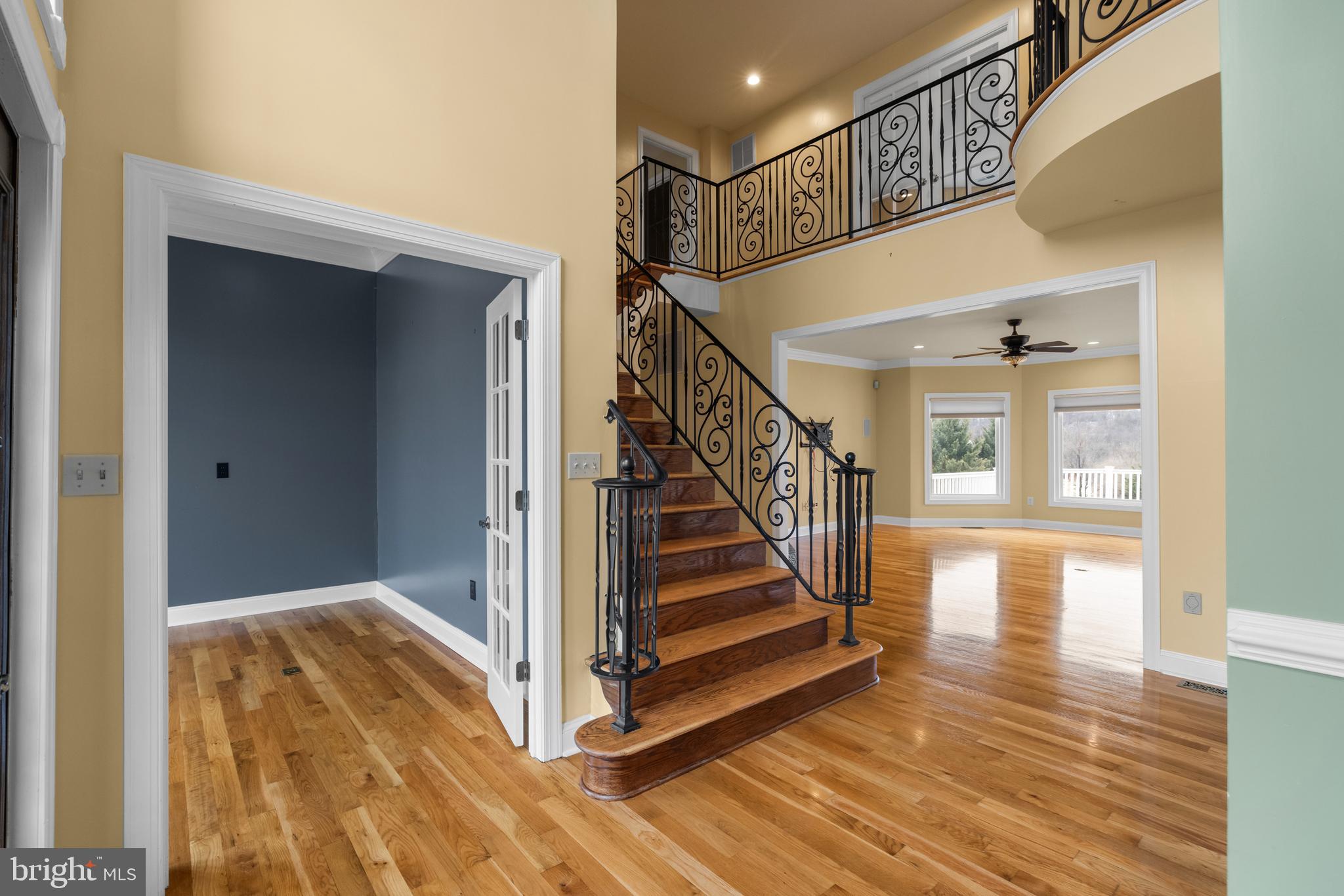 240 Glendobbin Road Winchester, VA 22603 - Photo 10 of 58 Front foyer