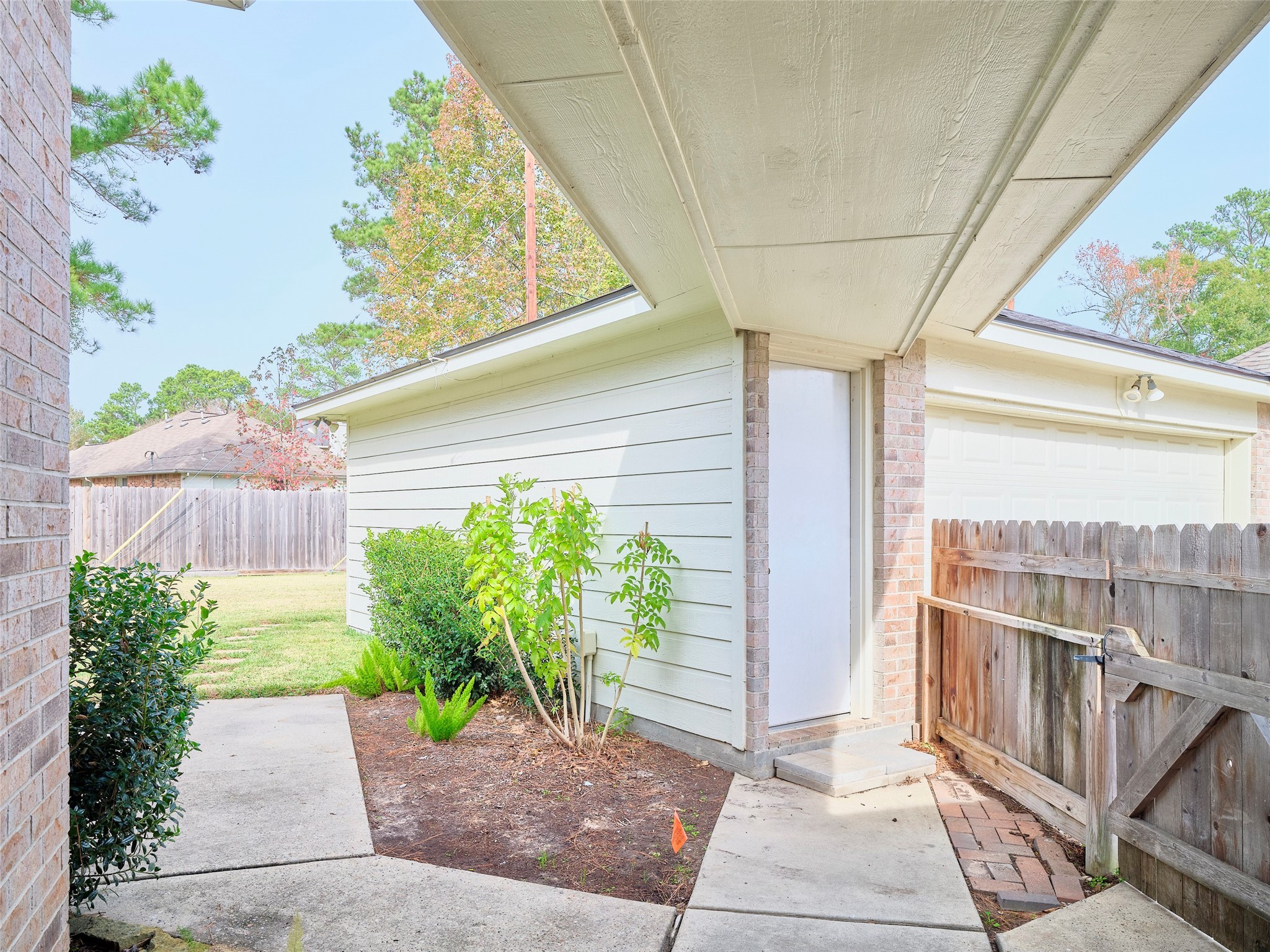 7626 Painton Lane Spring, TX 77389 - Photo 17 of 19 THE COVERED WALKWAY FROM THE GARAGE