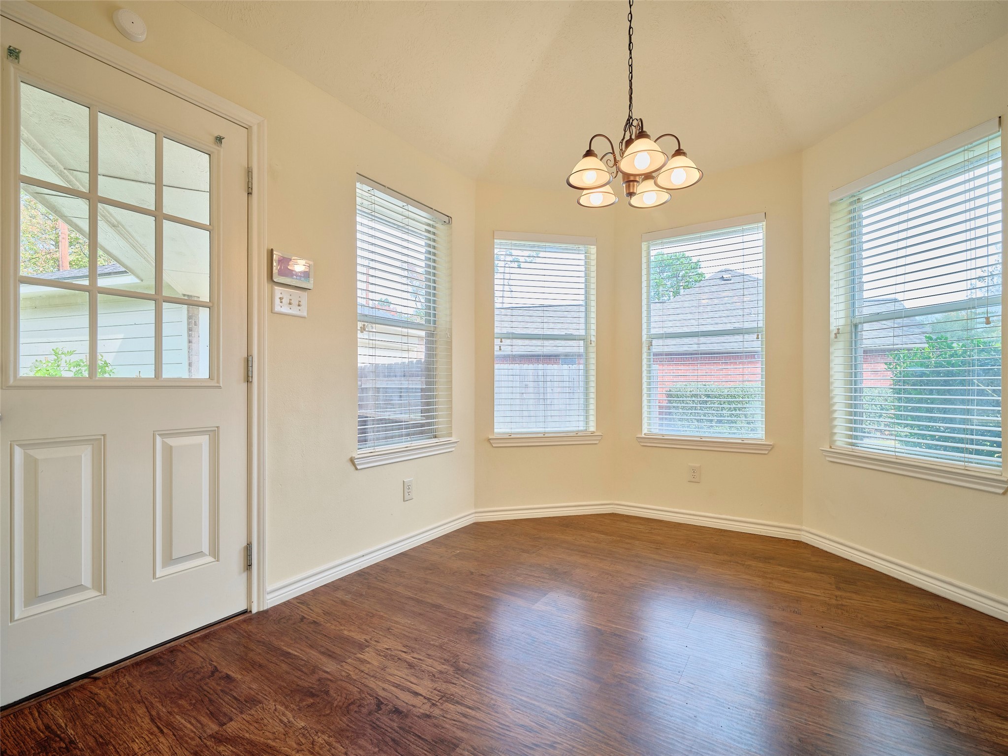 7626 Painton Lane Spring, TX 77389 - Photo 4 of 19 THE KITCHEN SEATING AREA HAS GORGEOUS WINDOWS TO BRING THE SUNSHINE IN.