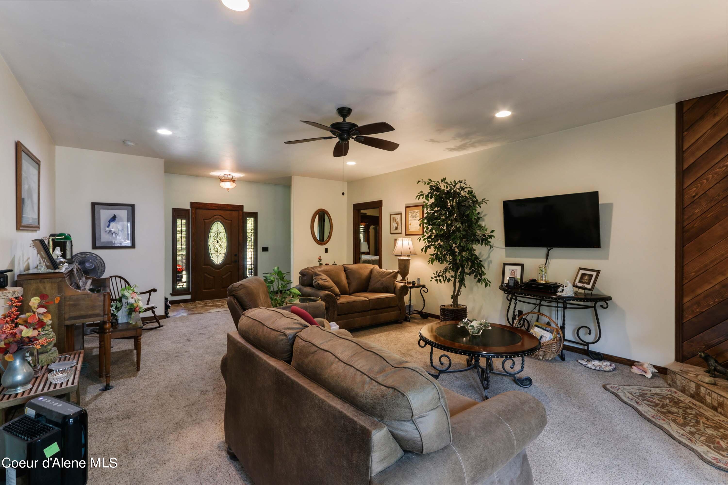 518 High Road Sandpoint, ID 83864 - Photo 10 of 57 Living room