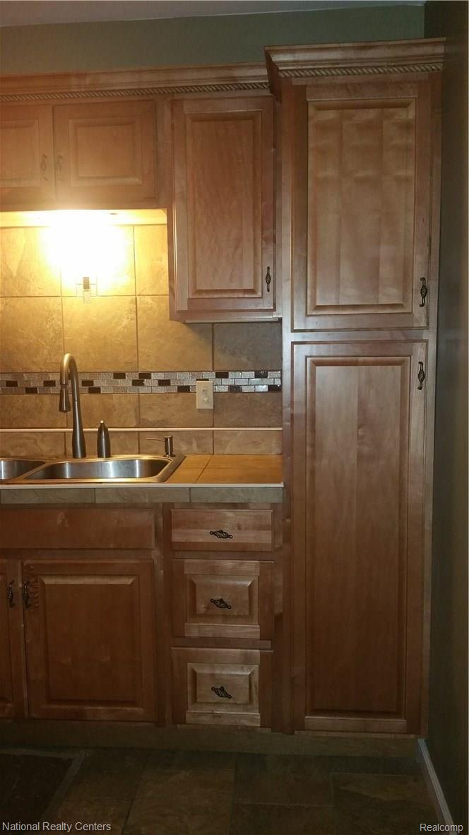 13580 Ashton Road Detroit, MI 48223 - Photo 19 of 26 20151116_180753.jpg